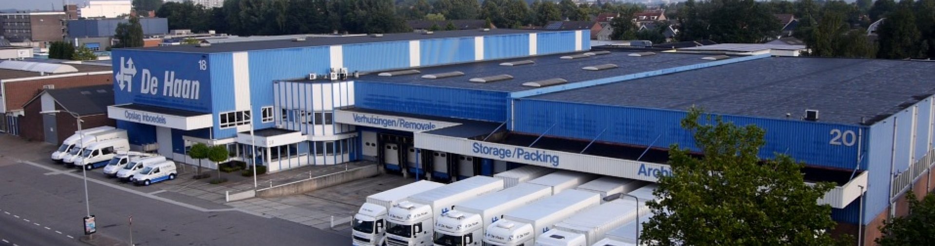 het pand van De Haan Verhuizingen in Alblasserdam