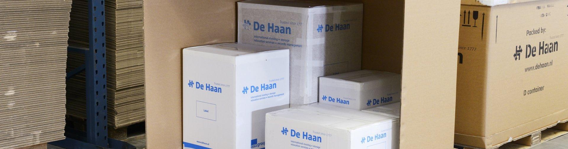 Luchtvracht doos op pallet open