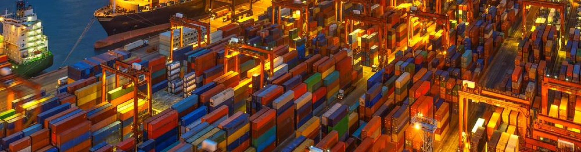 shutterstock_238294972 - container port